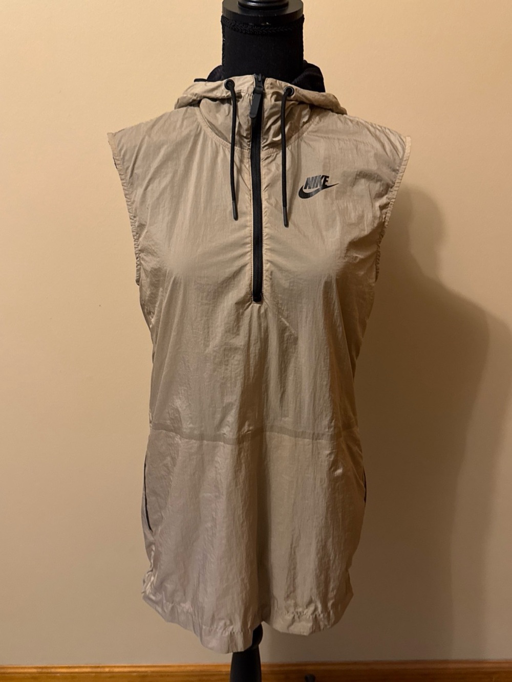Nike Sleeveless Hooded Windbreaker Vest in Beige with Black Accents